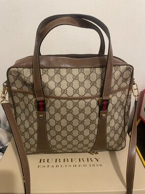 Vintage Gucci travel purse